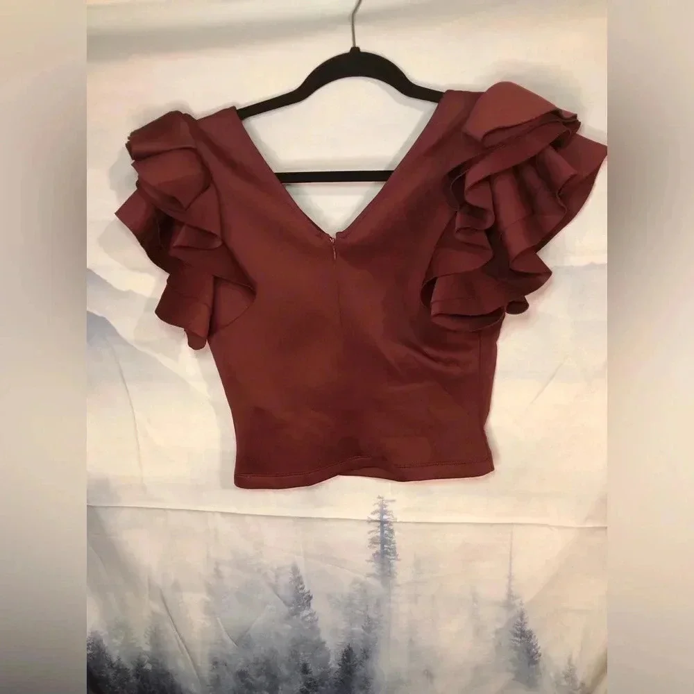 💥🌹Burgundy Flutter/Ruffle crop top size Small and Medium￼🌹💥